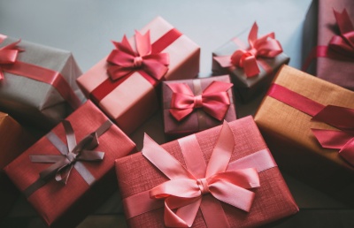 קופסאות מתנה - שקיות לעסקים